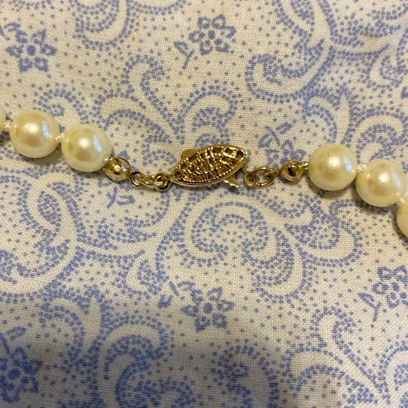 Cute Avon pearl necklace. Vintage. - Picture 2 of 2